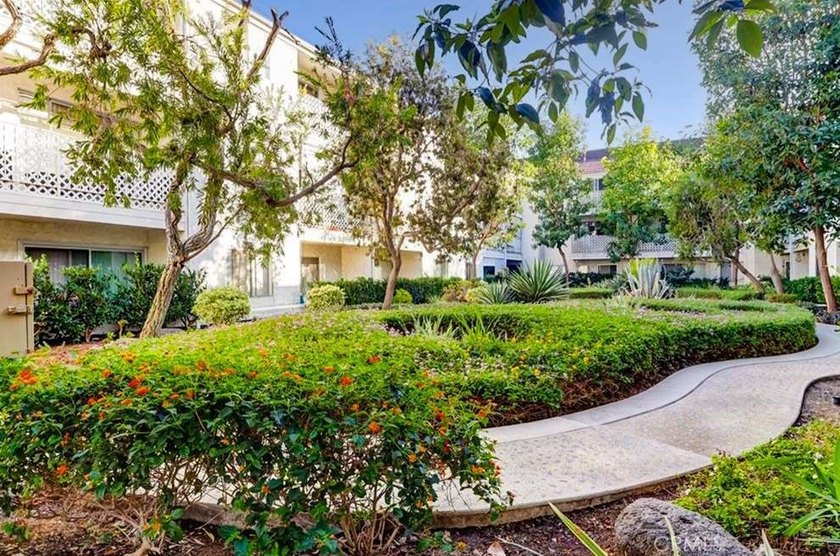 Welcome to 3565 Linden ave where a fully updated 2-bedroom and - photo 25