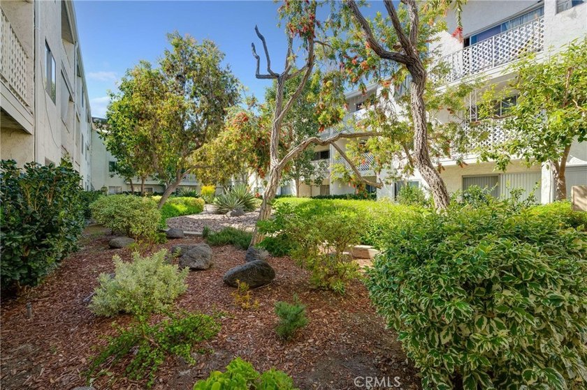 Welcome to 3565 Linden ave where a fully updated 2-bedroom and - photo 26