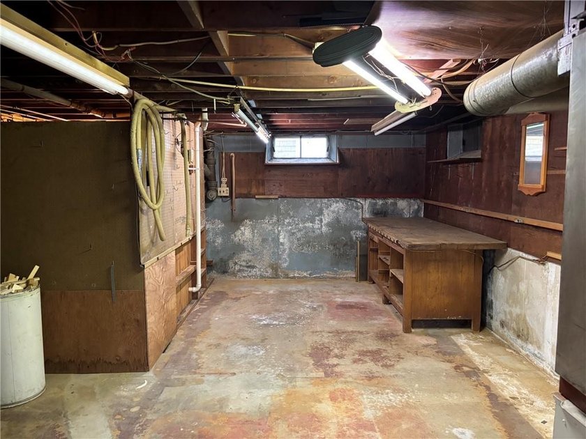 This home is ready for another generation of happy memories and - photo 26