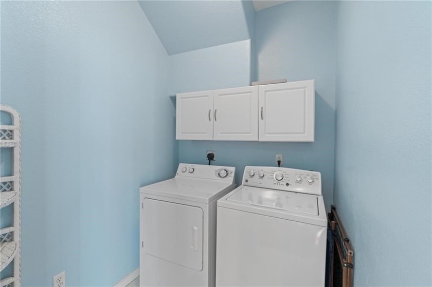 Life's a breeze in Rockport, &amp; this isn't just any home-it's an - photo 28