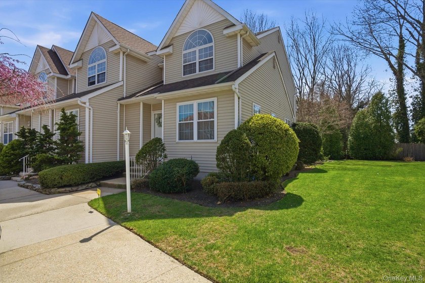 2 Bedroom 1.5 Bath Condo in East Islip School District. Larger - photo 2