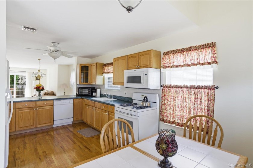 2 Bedroom 1.5 Bath Condo in East Islip School District. Larger - photo 9