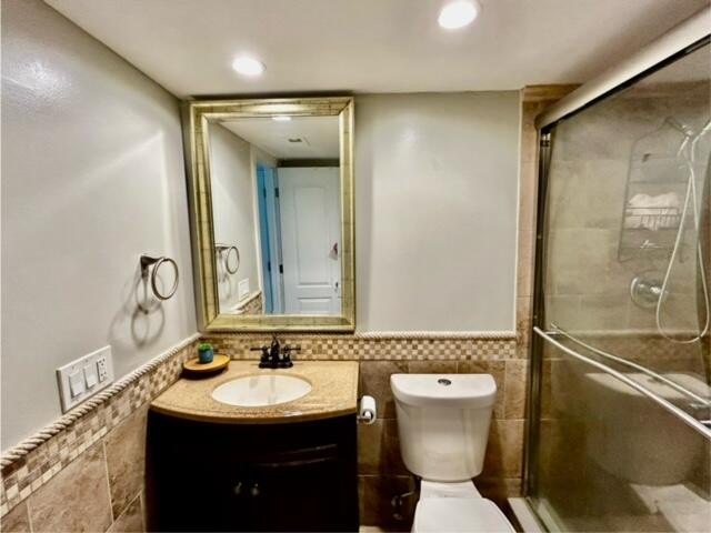 Beautifully updated 2-bedroom, 2-bath residence located in the - photo 50