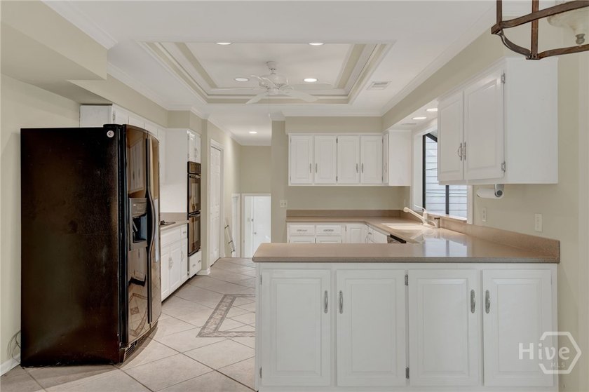 Welcome to an exceptional home in the highly sought-after - photo 14