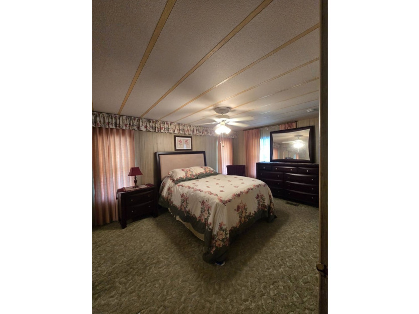 This 2/2 is unoccupied,and ready for move in! New flooring in - photo 22
