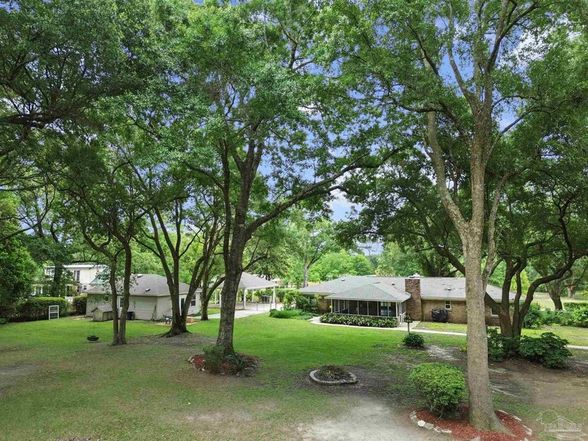 *** 2 HOMES - 1 ACRE - $549,500 *** Rare income-producing - photo 2