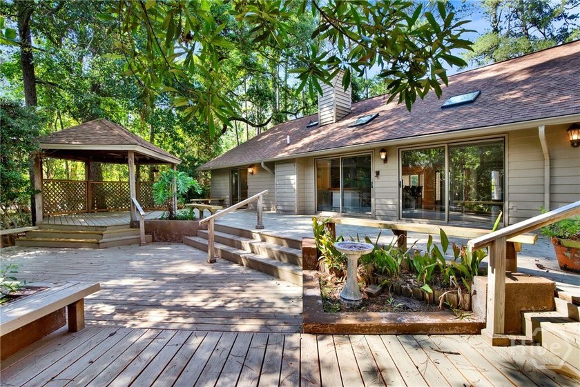 Welcome to an exceptional home in the highly sought-after - photo 38