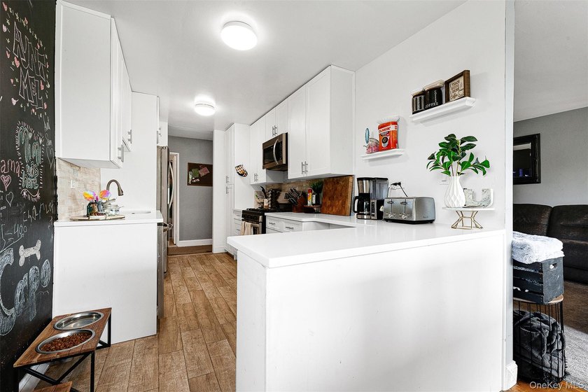 Welcome to this sprawling 3-bedroom, 2-bathroom corner unit in - photo 11