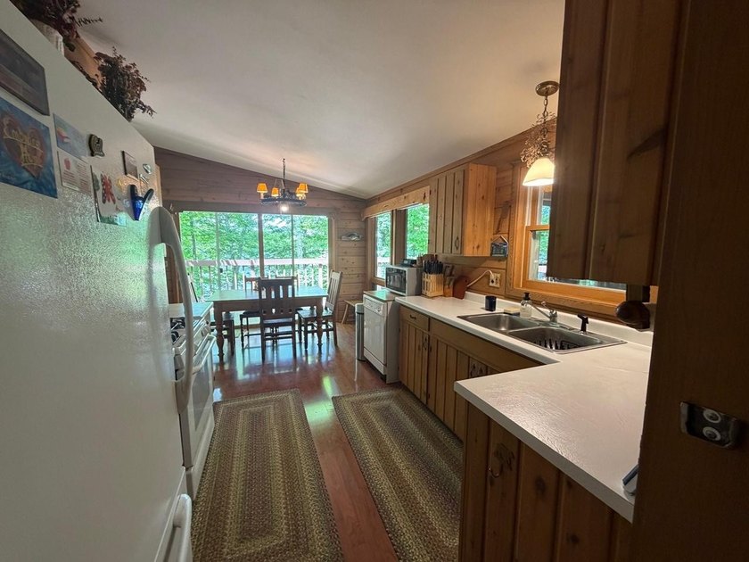 PAPOOSE LAKE GEM. This Turn-Key, fully furnished 3-bedroom, 2 - photo 12