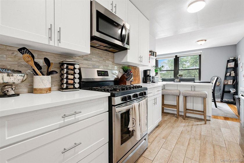 Welcome to this sprawling 3-bedroom, 2-bathroom corner unit in - photo 14