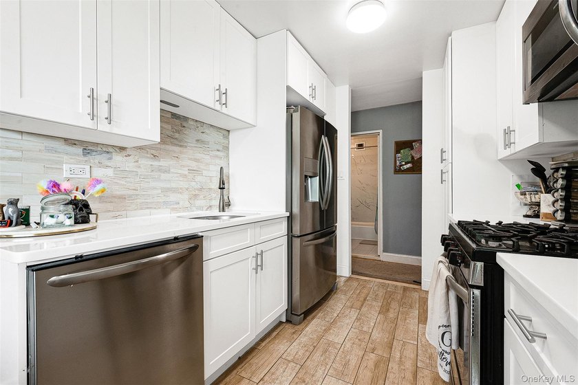 Welcome to this sprawling 3-bedroom, 2-bathroom corner unit in - photo 16