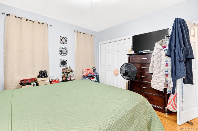 Well maintained detached three level home in the Van Nest - photo 18