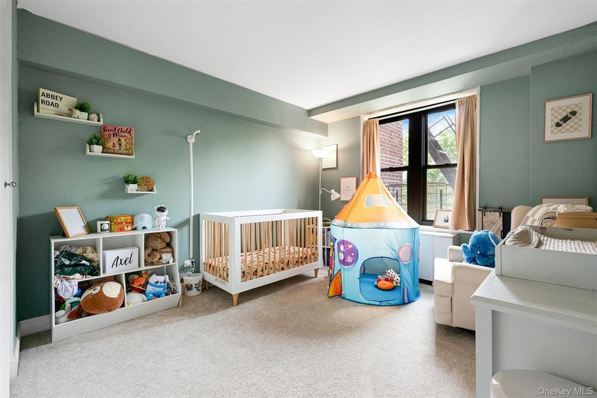 Welcome to this sprawling 3-bedroom, 2-bathroom corner unit in - photo 19