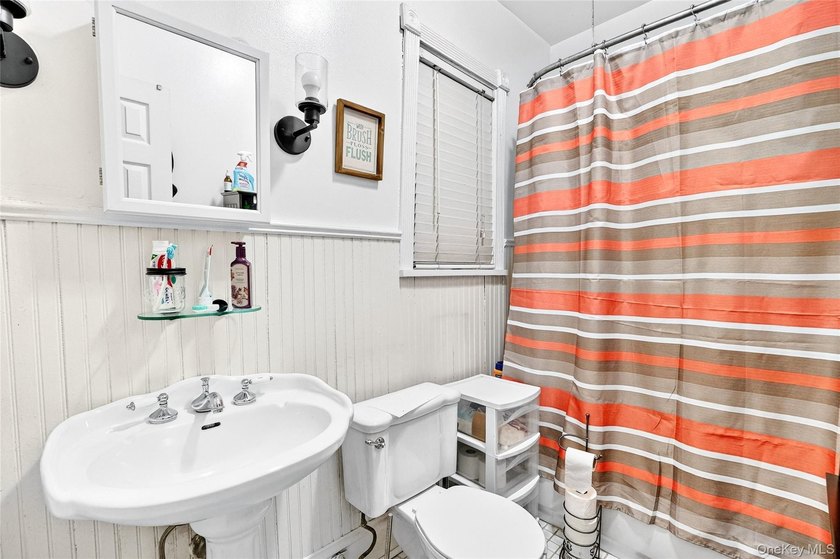 Well maintained detached three level home in the Van Nest - photo 23