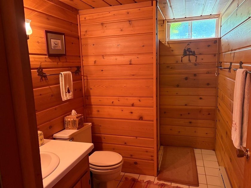 PAPOOSE LAKE GEM. This Turn-Key, fully furnished 3-bedroom, 2 - photo 25