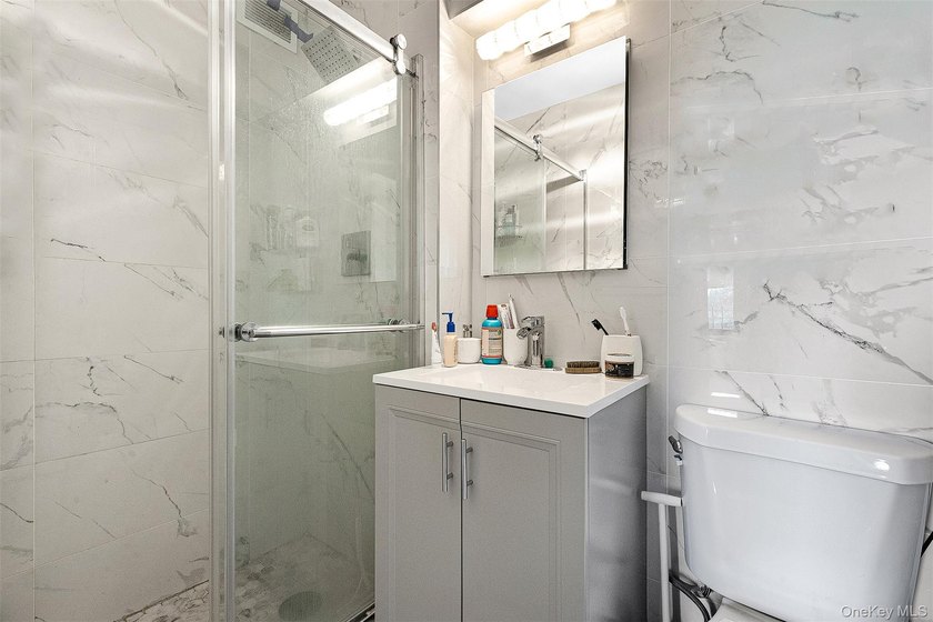 Welcome to this sprawling 3-bedroom, 2-bathroom corner unit in - photo 28