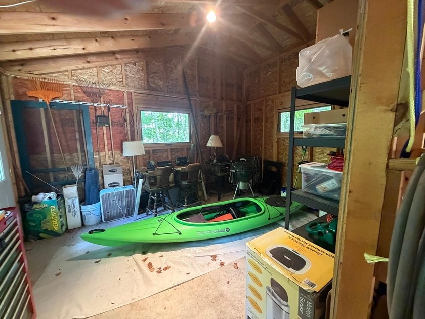 PAPOOSE LAKE GEM. This Turn-Key, fully furnished 3-bedroom, 2 - photo 34