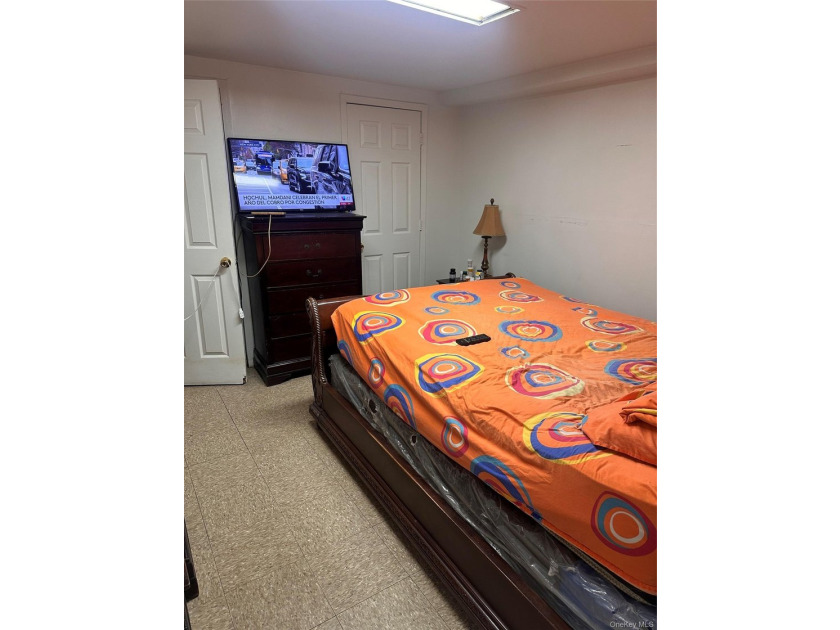 Well maintained detached three level home in the Van Nest - photo 34