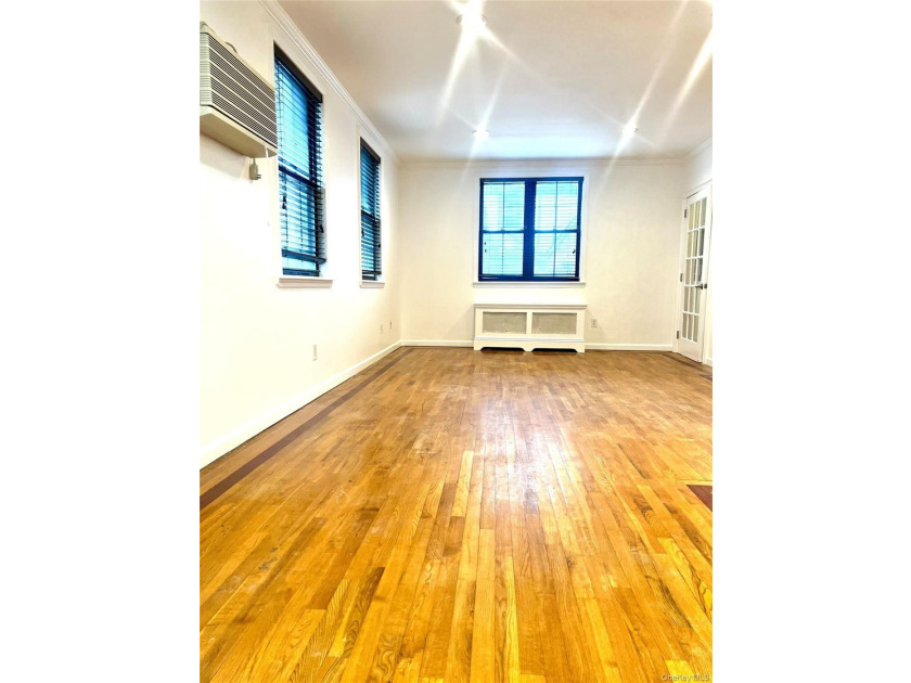 Charming Renovated Tudor Duplex | Prime North Flushing Ideally - photo 7