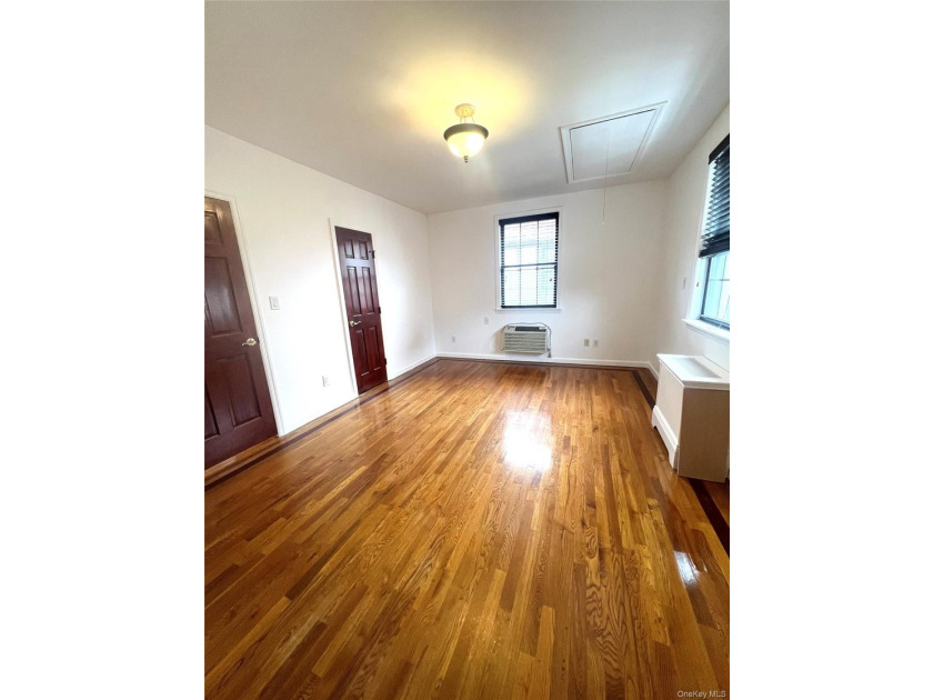 Charming Renovated Tudor Duplex | Prime North Flushing Ideally - photo 9