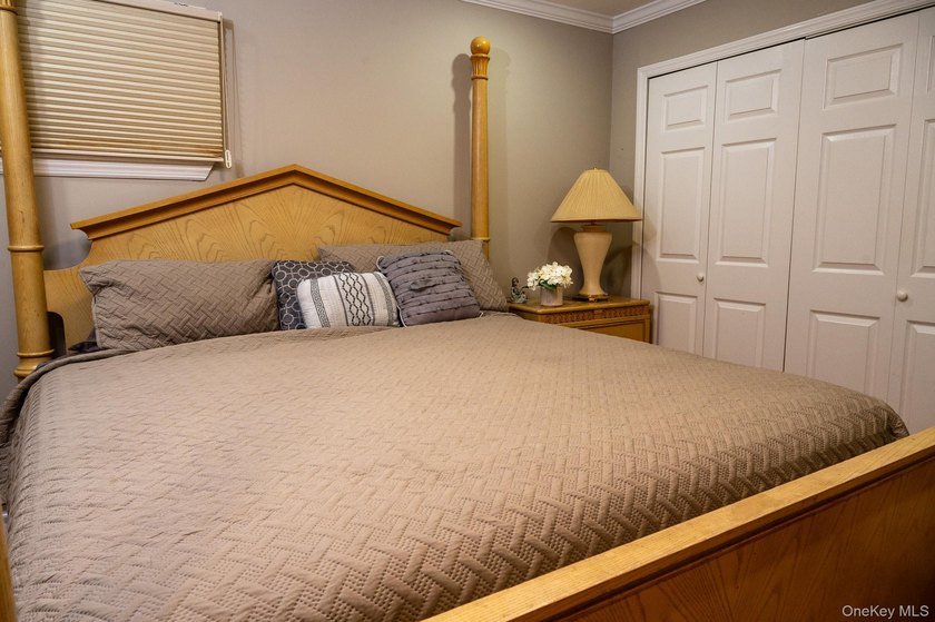 Set in the heart of Whitestone, this beautiful and recently - photo 12