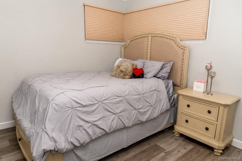 Set in the heart of Whitestone, this beautiful and recently - photo 13