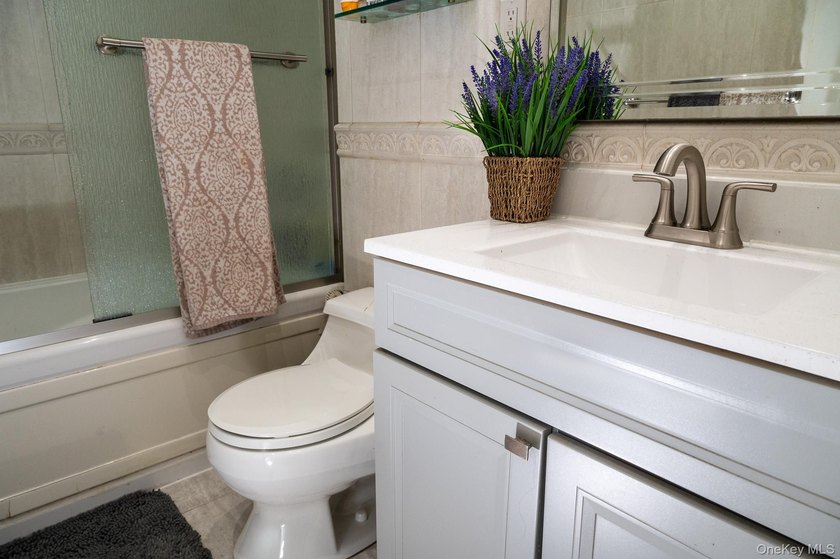 Set in the heart of Whitestone, this beautiful and recently - photo 15