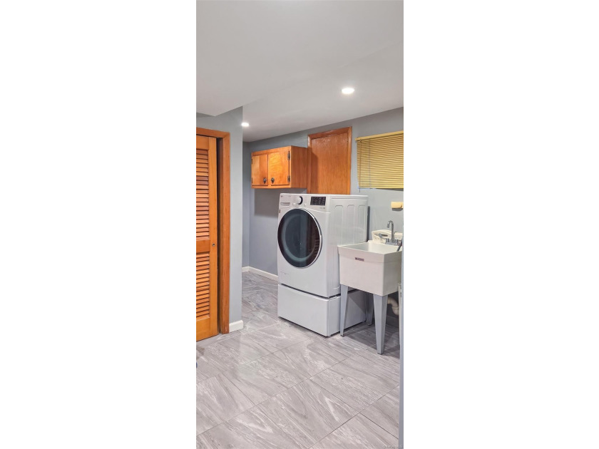 Set in the heart of Whitestone, this beautiful and recently - photo 18