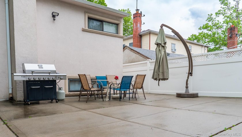 Set in the heart of Whitestone, this beautiful and recently - photo 22