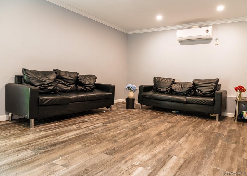 Set in the heart of Whitestone, this beautiful and recently - photo 23