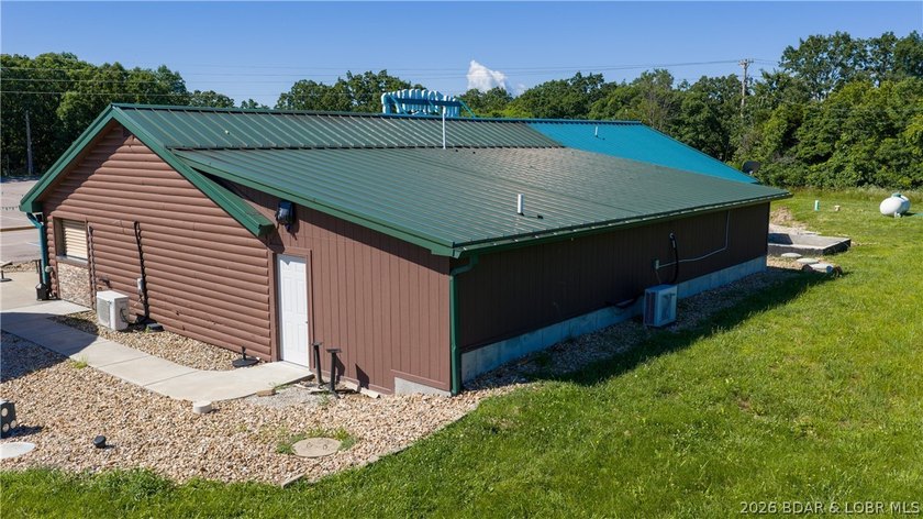 Own an established piece of the lake with no restaurant - photo 45