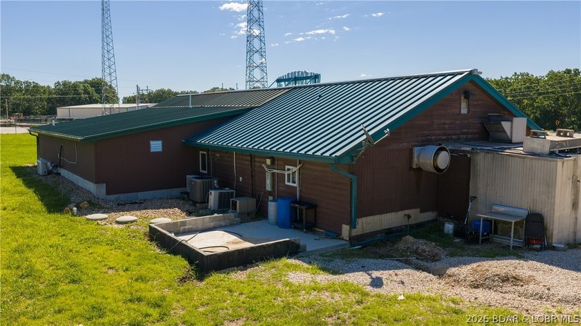 Own an established piece of the lake with no restaurant - photo 46
