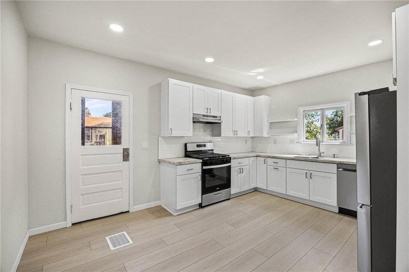 Welcome to 714 Otis Street in Rochester, NY! This adorable - photo 16