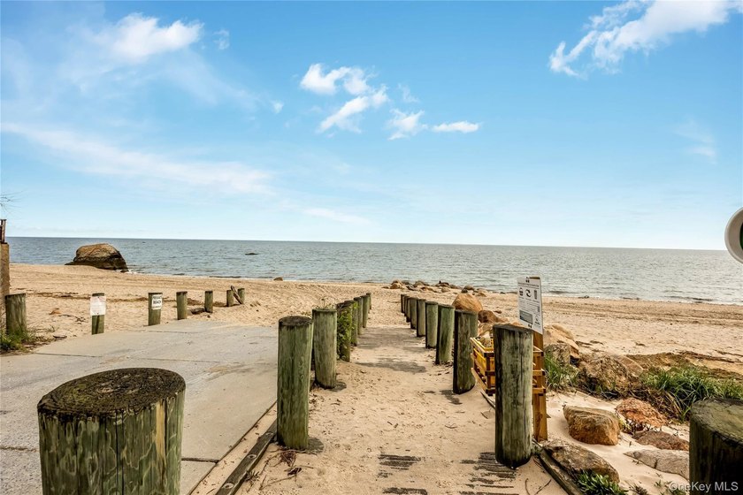 Located in the highly sought-after Oakwood on the Sound - photo 25