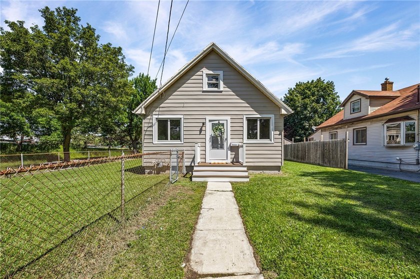 Welcome to 714 Otis Street in Rochester, NY! This adorable - photo 35