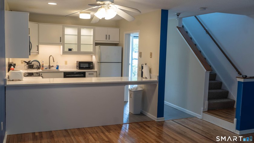 Welcome to easy, low-maintenance living, and lots of usable - photo 4