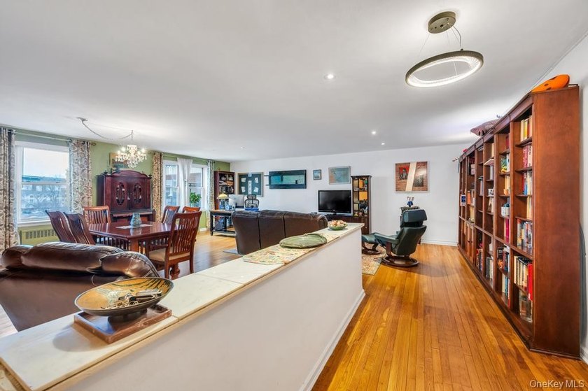 Welcome to 162-41 Powell's Cove Boulevard, Apt 2J. A beautifully - photo 8