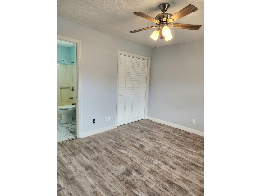 Rarely available, this beautifully updated third-floor condo - photo 14