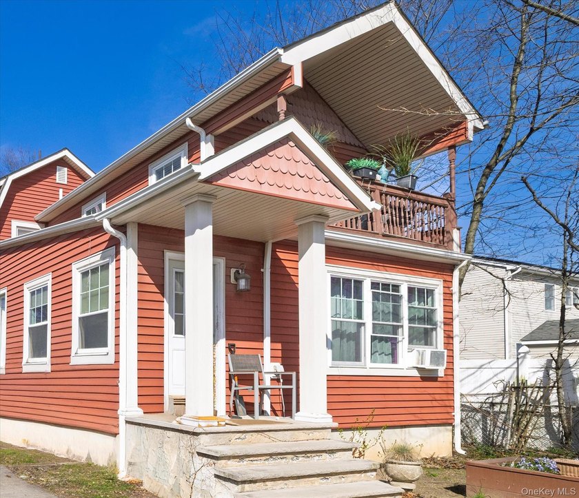 Classic Dutch Colonial offering space, flexibility, and endless - photo 4