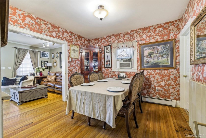 Classic Dutch Colonial offering space, flexibility, and endless - photo 7