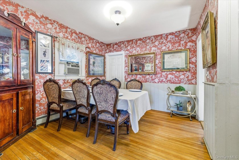 Classic Dutch Colonial offering space, flexibility, and endless - photo 8