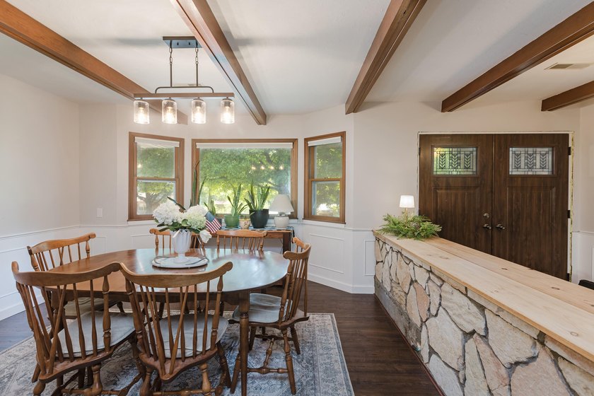 Charming &amp; Recently refreshed, this Ranch Style Home blends - photo 14
