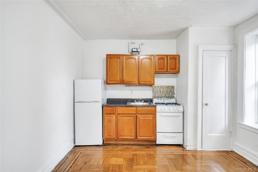Welcome to this exceptional multi-family residential building - photo 16
