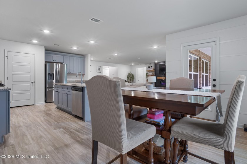 Tucked away on a premium lot in The Enclave, this beautifully - photo 20