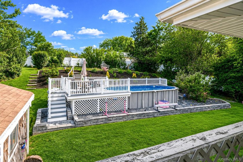 Beautifully maintained and thoughtfully updated, this 3 bedroom - photo 22
