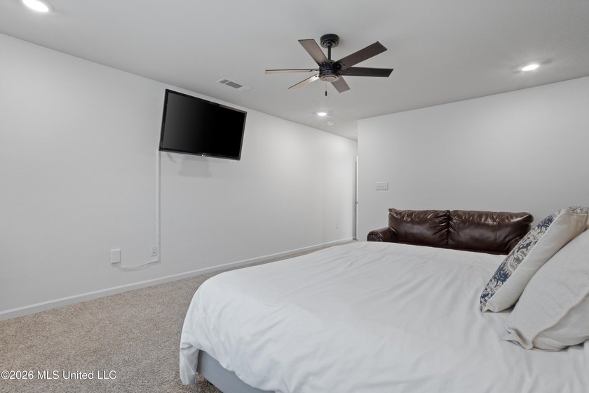 Tucked away on a premium lot in The Enclave, this beautifully - photo 24