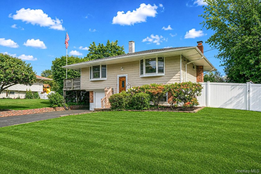 Beautifully maintained and thoughtfully updated, this 3 bedroom - photo 25