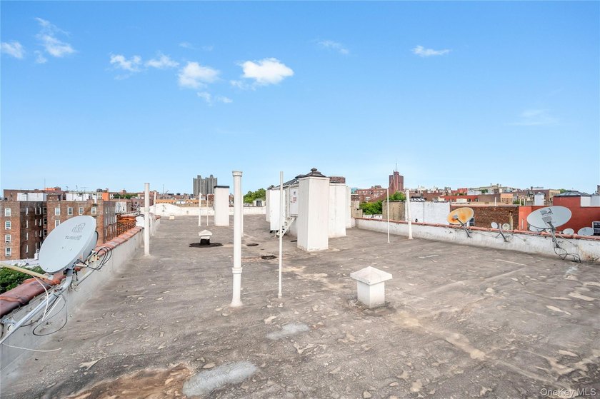 Welcome to this exceptional multi-family residential building - photo 35