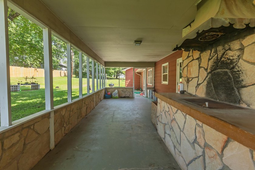 Charming &amp; Recently refreshed, this Ranch Style Home blends - photo 36
