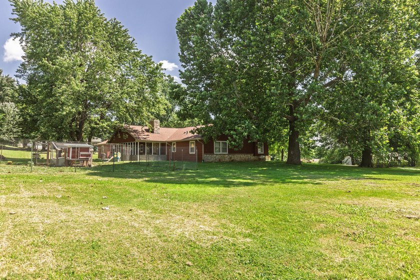 Charming &amp; Recently refreshed, this Ranch Style Home blends - photo 43